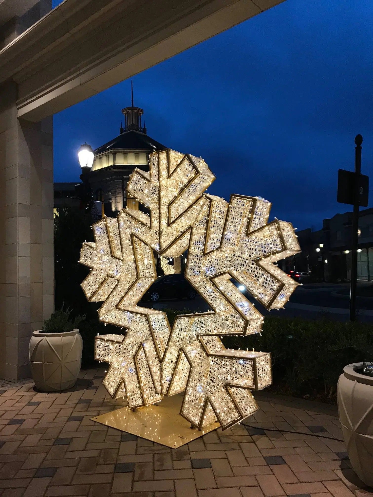 Premium Majestic Twinkle Snowflake – Commercial Twinkle Display (3'–12') — view 1